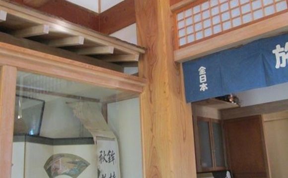 ホール 太い大黒柱