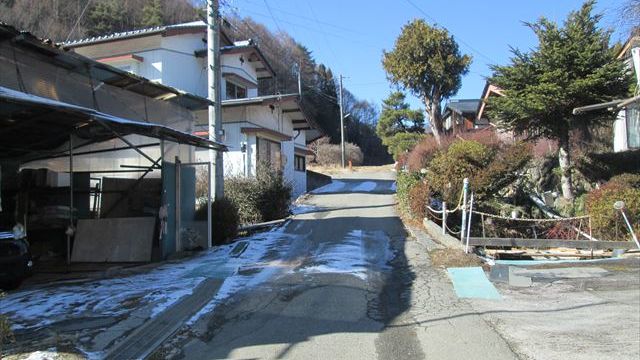 北側道路付き(東側より見る)
