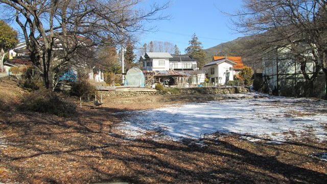 すぐ南側隣のミニ公園