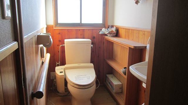 ウォシュレット付き水洗トイレ
