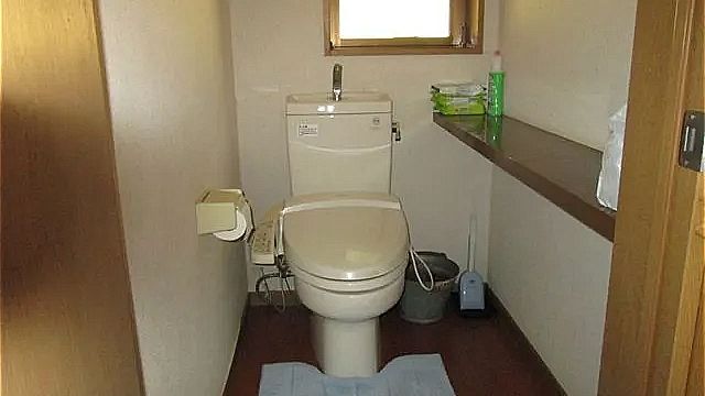 ウォシュレット付き水洗トイレ