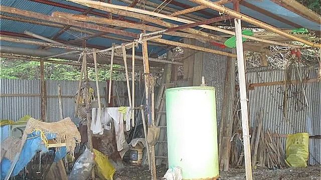 屋根下作業小屋