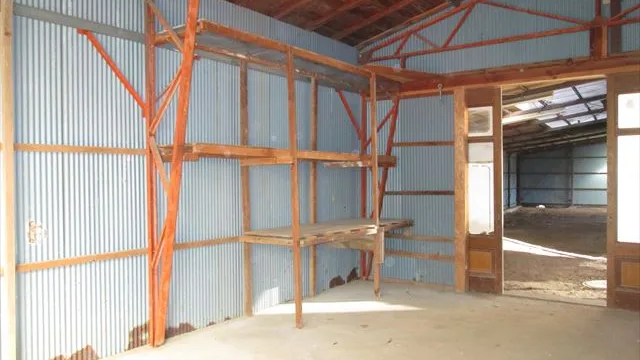 物置の中(別角度から)