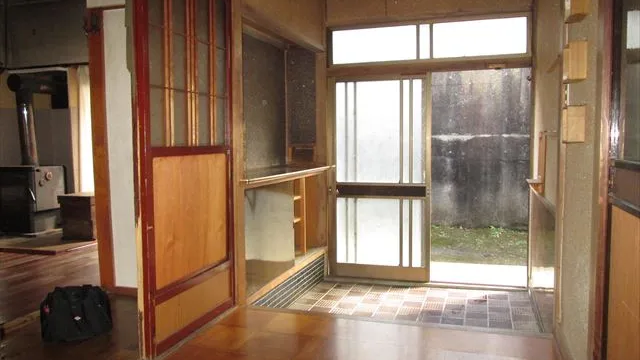 玄関(内側より)