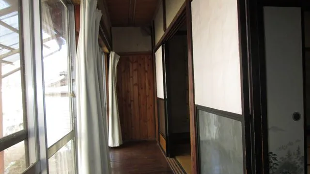 西側にある内縁