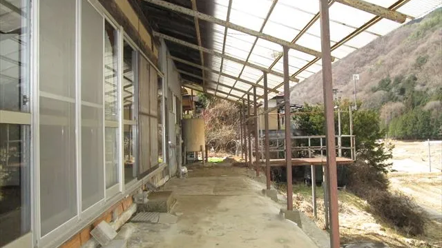 西側 屋根下(反対方向から)