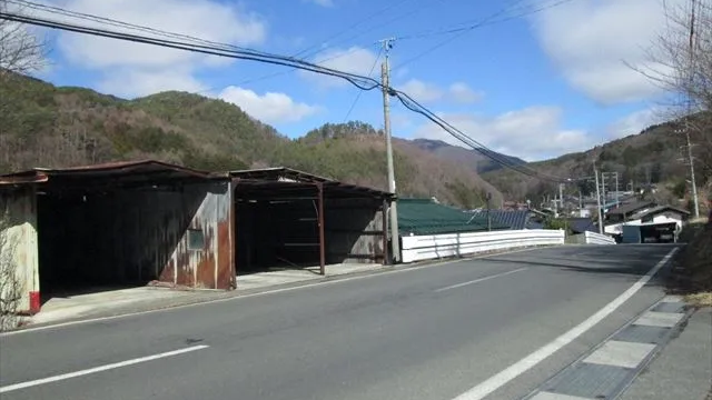 南側より 東側道路付きと車庫